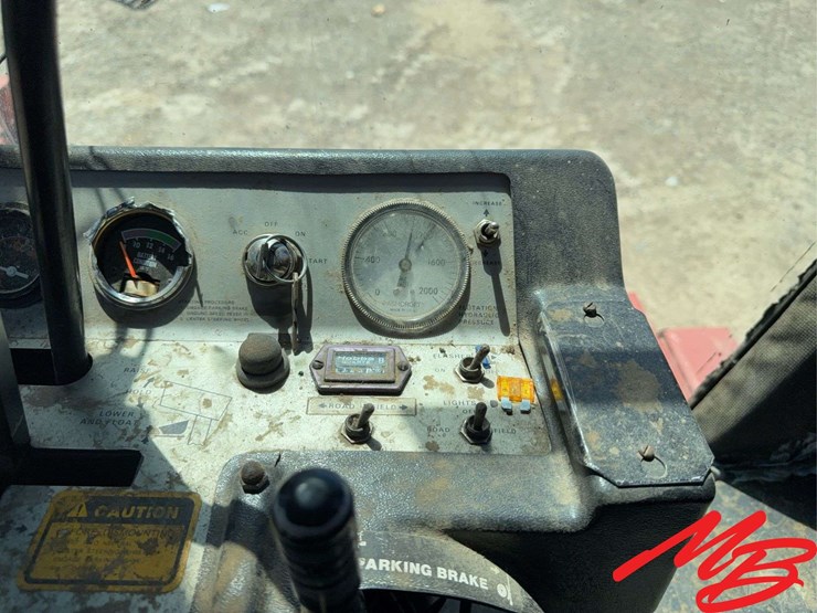 hesston-8400-image-34