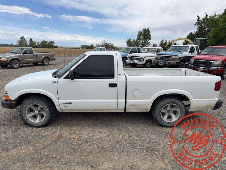 2000-chevrolet-s10-image-2