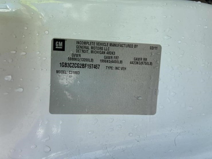 2011-chevrolet-3500-image-19