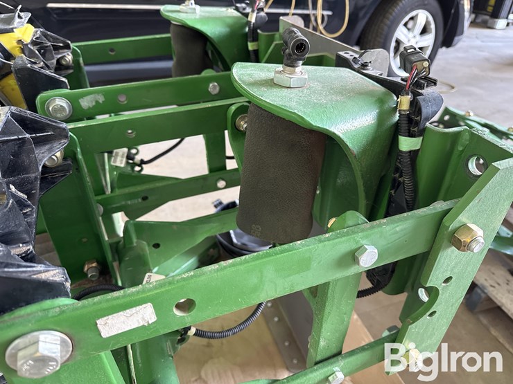 john-deere-planter-row-unit-image-14