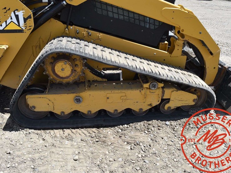 2018-caterpillar-d2-image-23