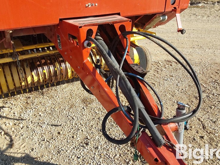 2012-new-holland-br7070-image-10