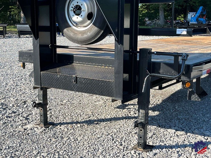 2025-c-&-w-trailers-dual-t/a-flatbed-gooseneck-trailer-image-15