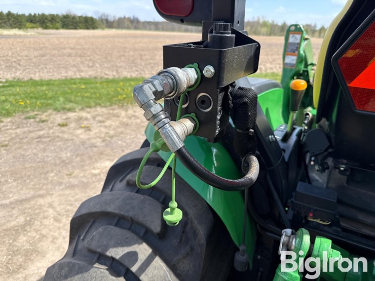 2015-john-deere-3046r-image-13