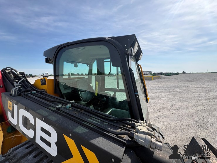 2022-jcb-3ts-8t-image-19
