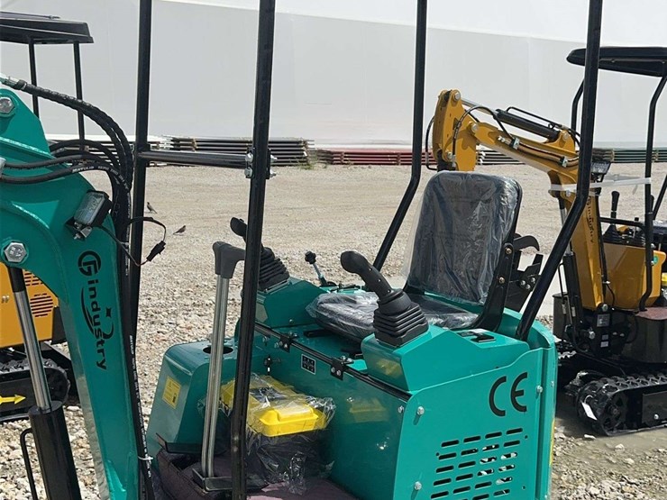 g-industry-h16r-mini-excavator-with-canopy-and-thumb-attachment-image-4