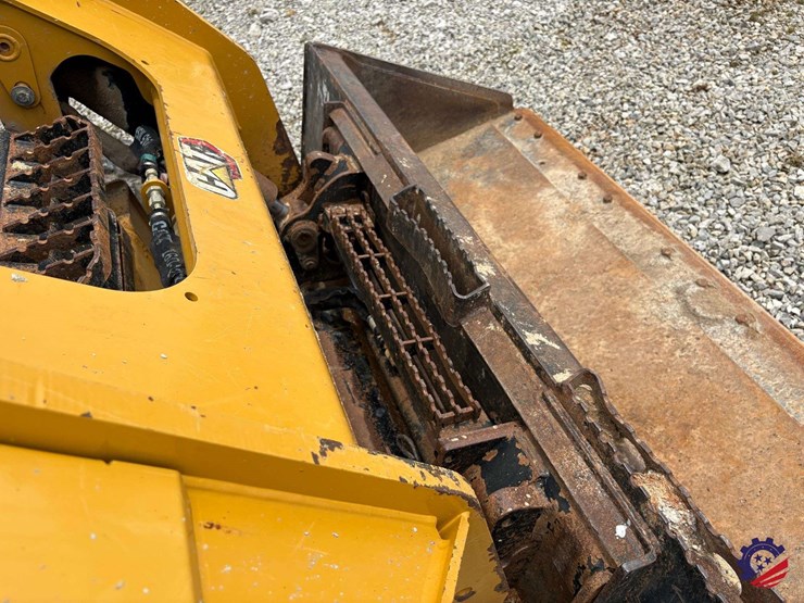 2022-caterpillar-259d3-image-38