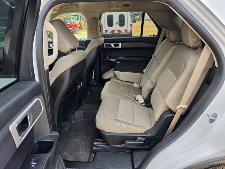 2021-ford-explorer-image-12