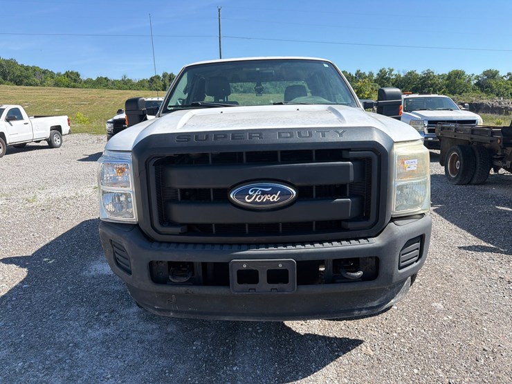 2011-ford-f250-xl-image-2