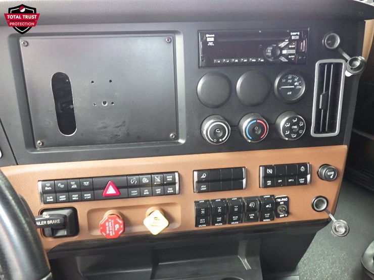 2021-freightliner-cascadia-126-image-21