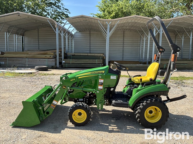 2025-john-deere-1023e-image-8