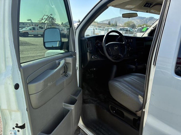 2013-chevrolet-express-3500-image-12