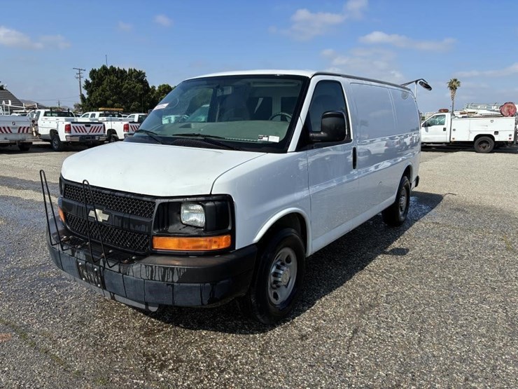 2014-chevrolet-express-2500-image-1