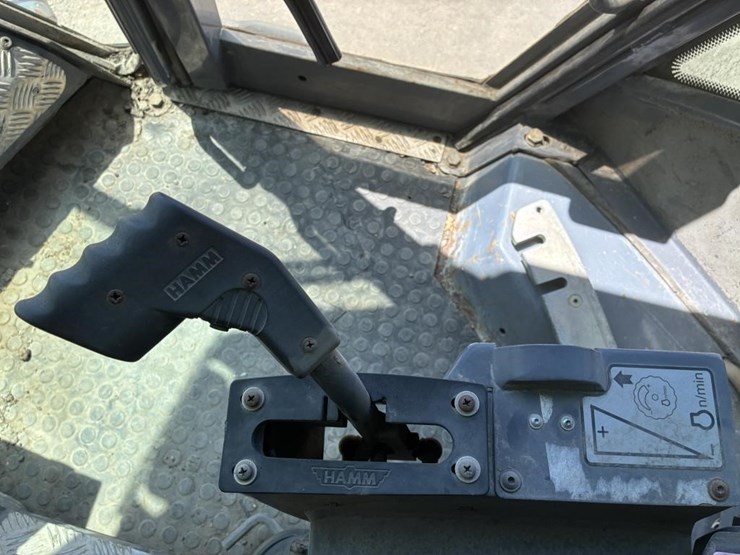 2012-hamm-hd110hv-image-23