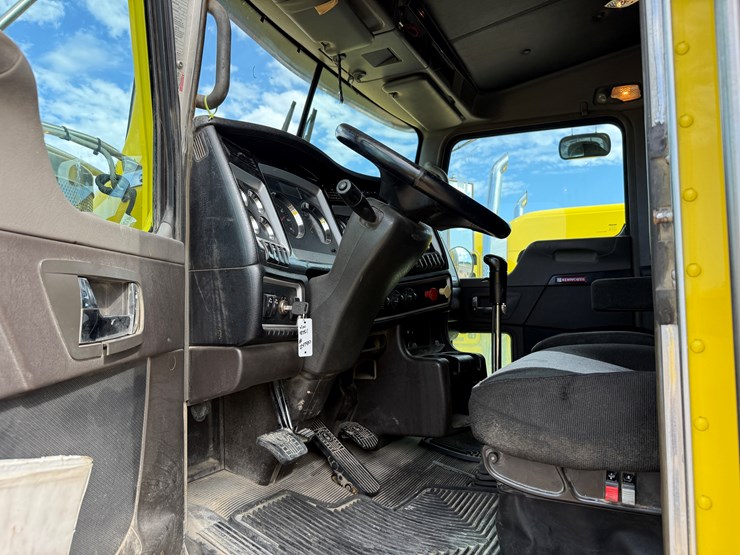 2014-kenworth-t800-image-11