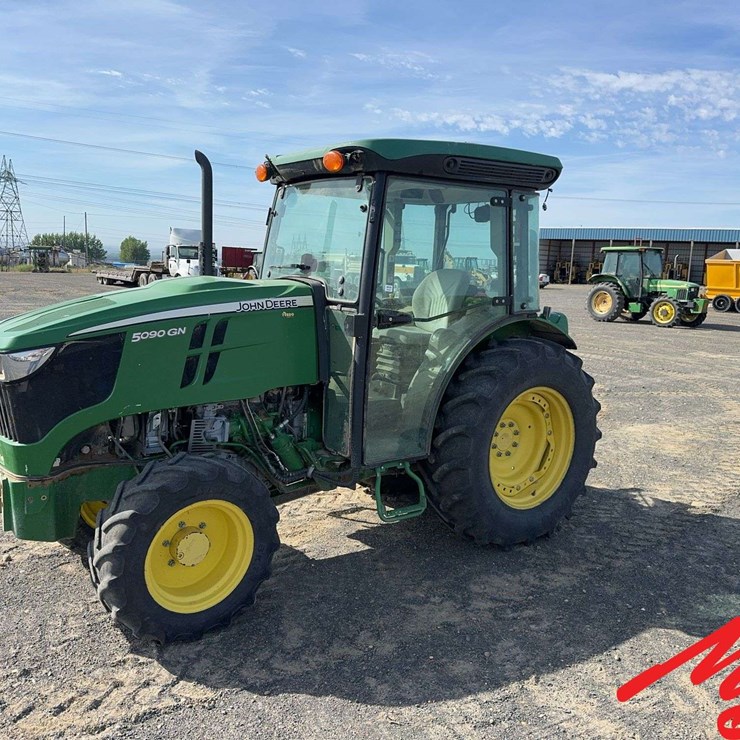 2017 JOHN DEERE 5090GN