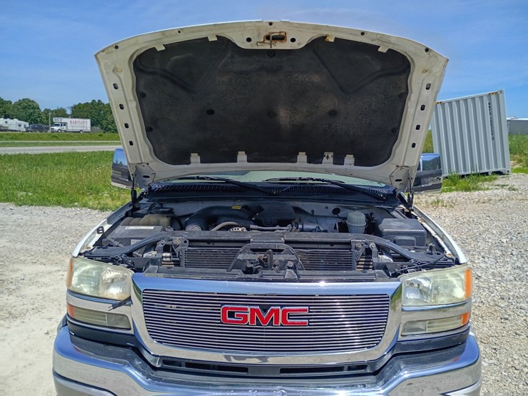 2005-gmc-sierra-2500-image-17