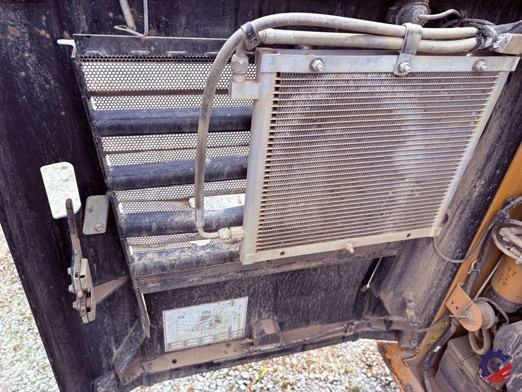 2020-caterpillar-259d3-image-55