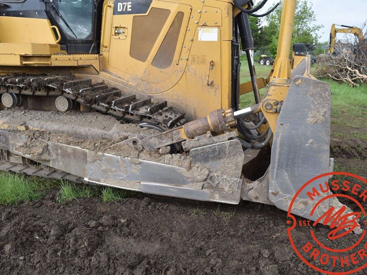 2010-caterpillar-d7e-image-17