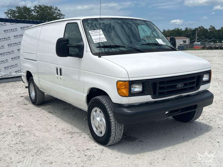 2007-ford-cargo-image-2