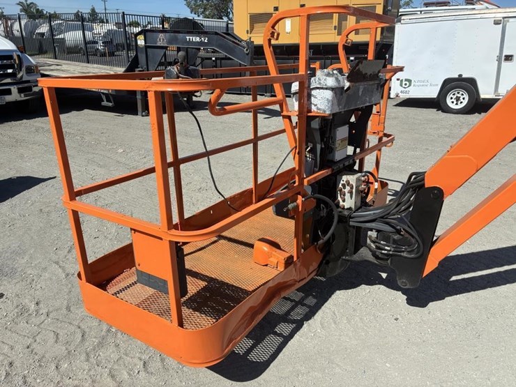 2016-jlg-1250ajp-image-8