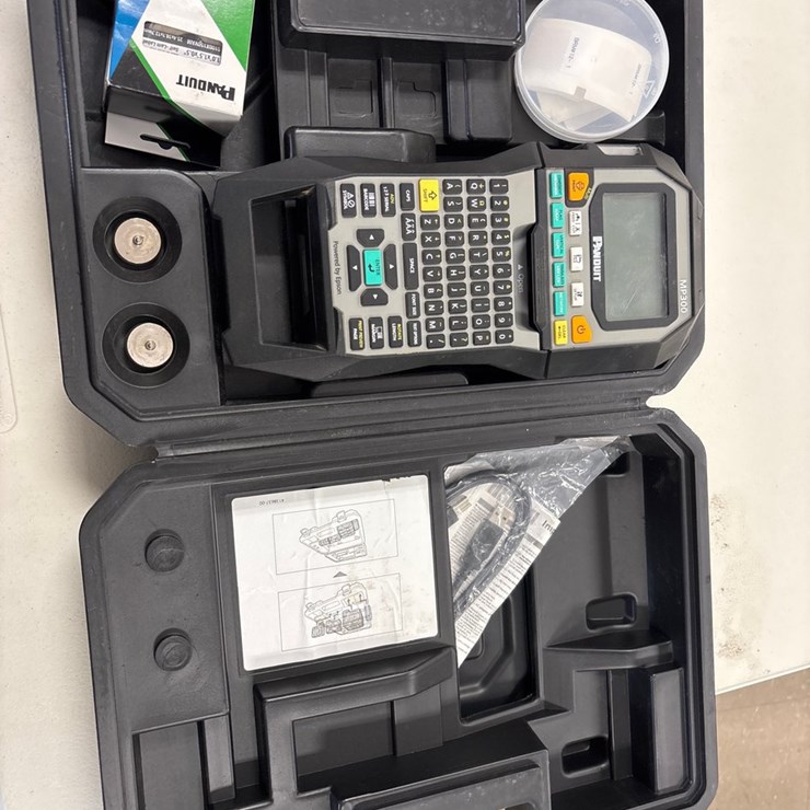 #4018 • PANDUIT MP300 LABEL MAKER WITH CASE