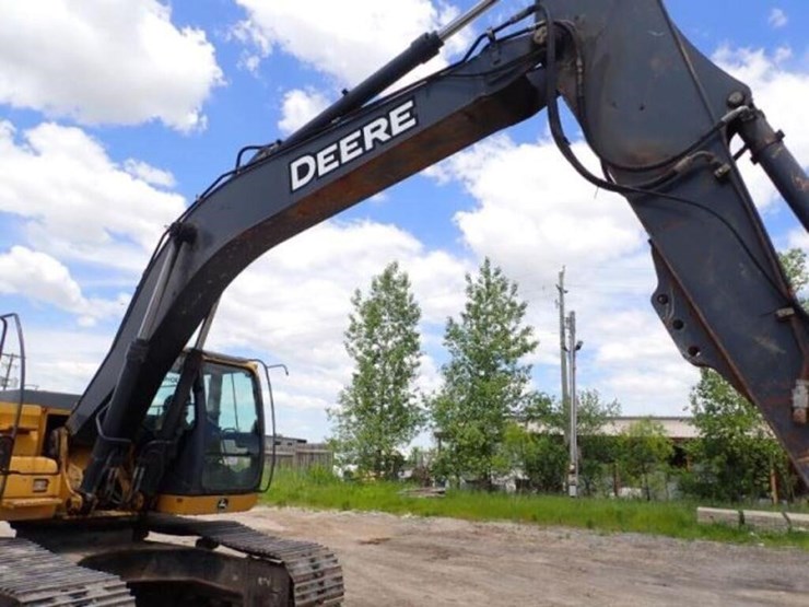 2009-deere-270d-lc-image-33