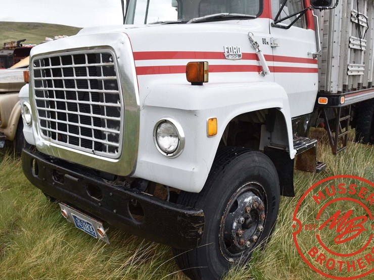1980-ford-800-image-14