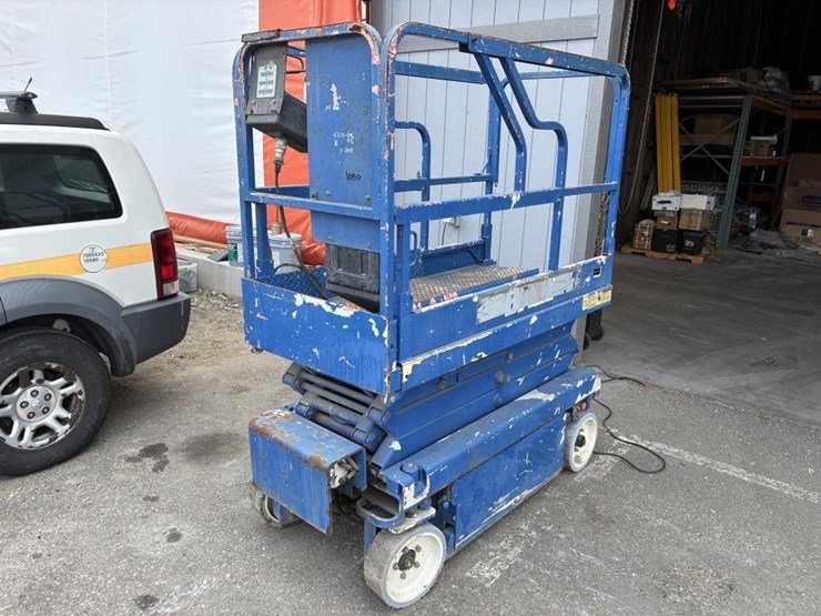 2003-jlg-1932e-image-3