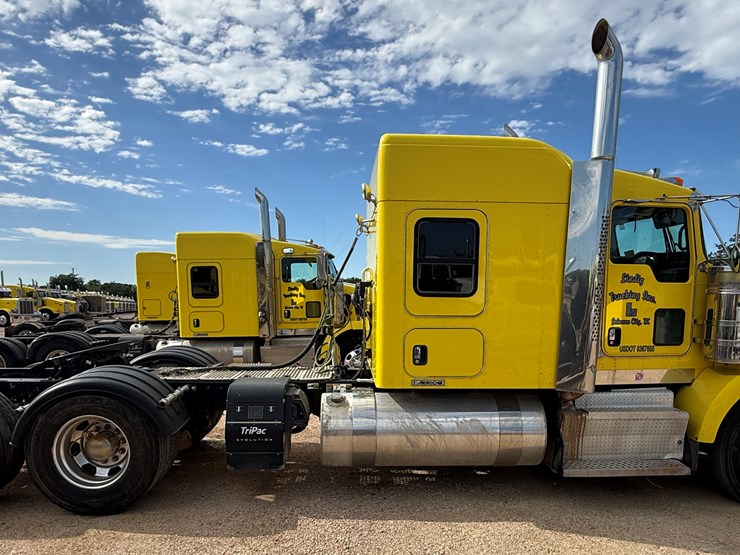 2014-kenworth-t800-image-4