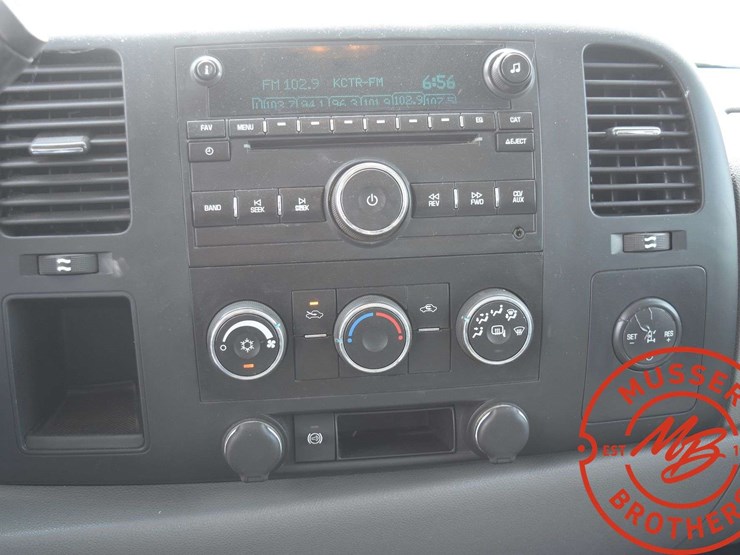 2013-chevrolet-3500-image-42