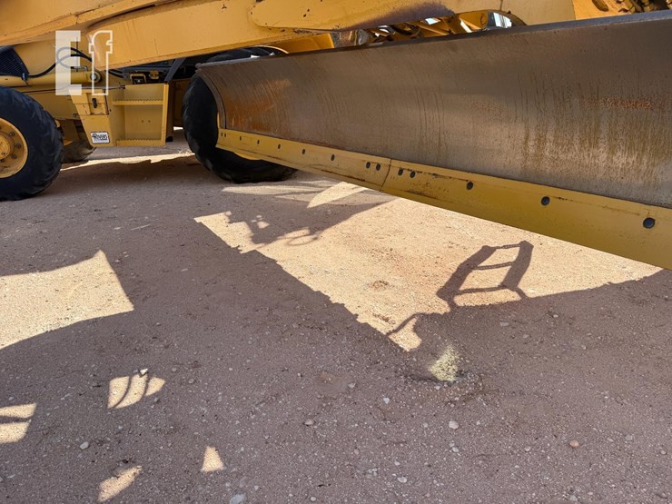 2004-caterpillar-140h-image-16