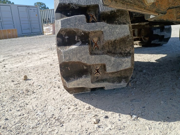 2017-ditch-witch-r300-image-57
