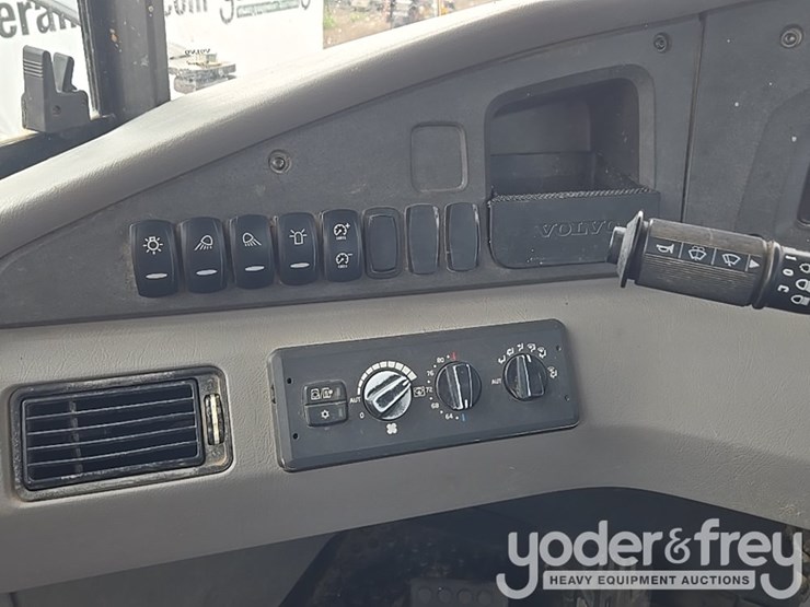 2023-volvo-a25g-image-49