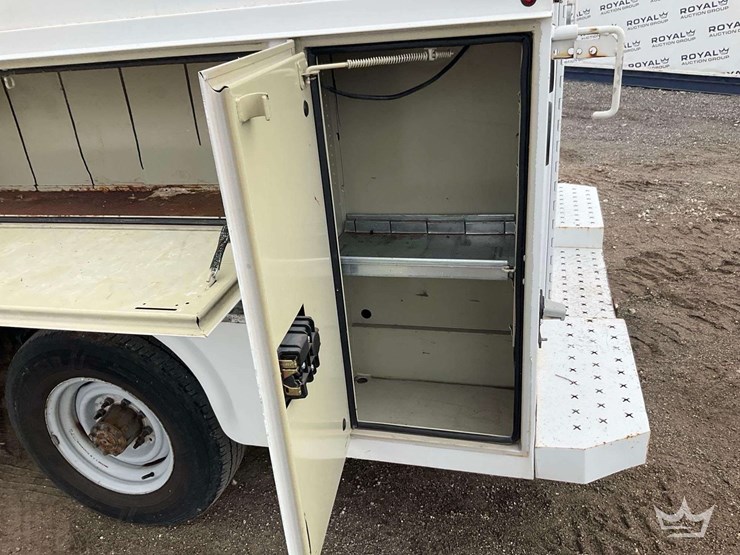 2013-ford-e350-image-40