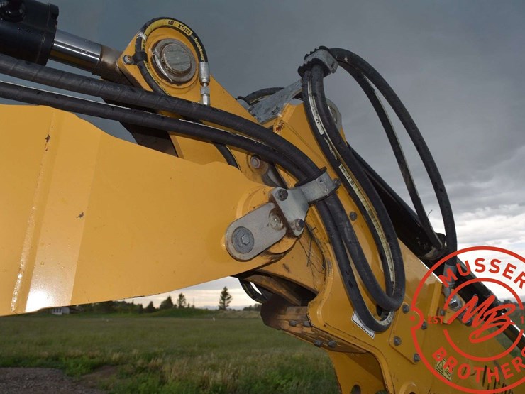 2016-caterpillar-420f2-it-image-45