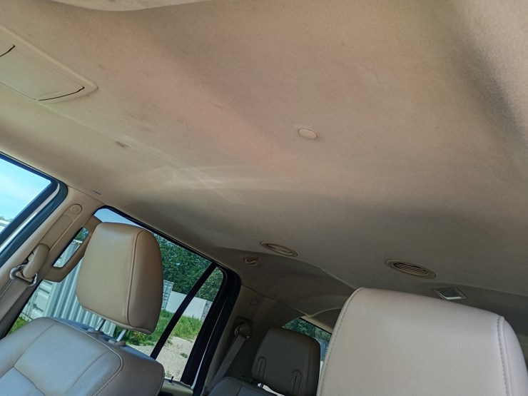 2010-ford-expedition-image-35