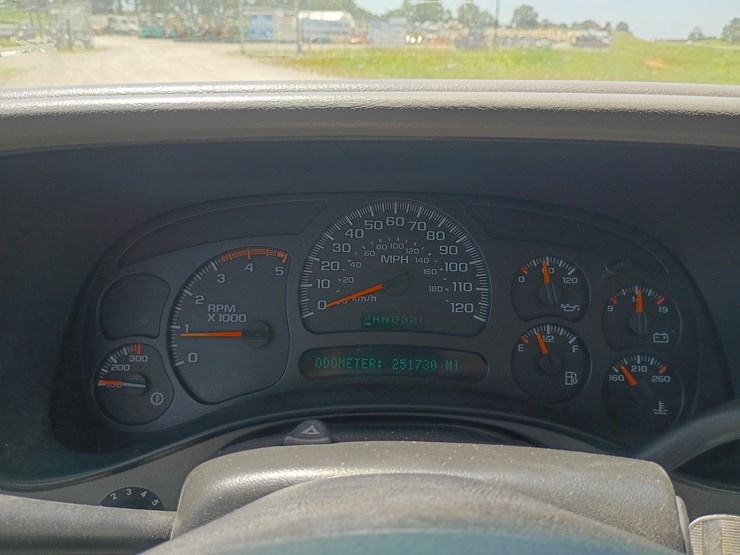 2005-gmc-sierra-2500-image-52