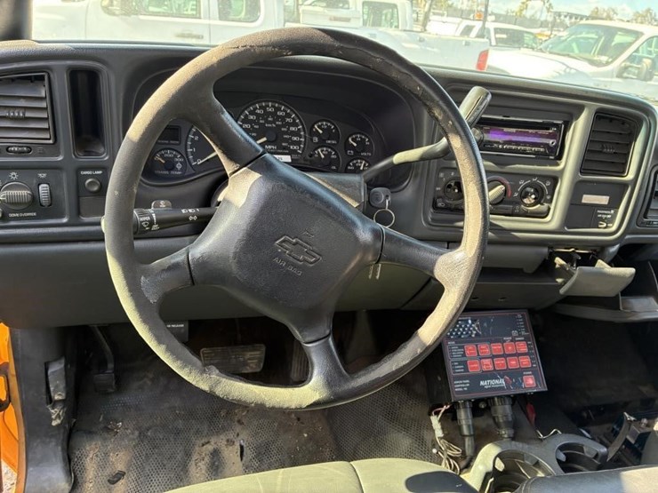 2001-chevrolet-3500-image-23