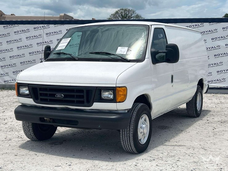 2007-ford-cargo-image-1