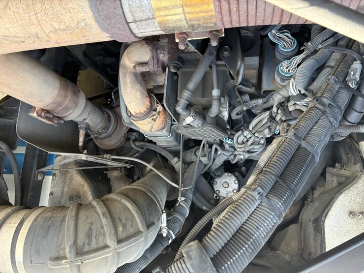 2009-peterbilt-320-image-6