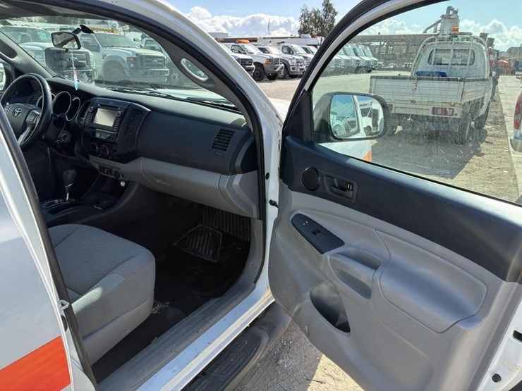 2013-toyota-tacoma-image-11