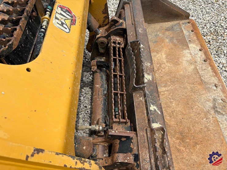 2022-caterpillar-259d3-image-79