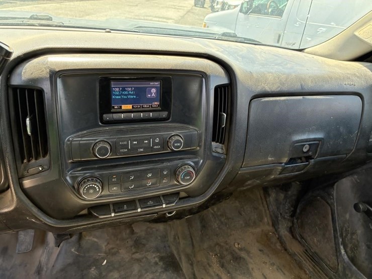 2015-chevrolet-3500hd-image-15