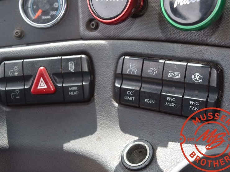 2017-freightliner-cascadia-125-image-41
