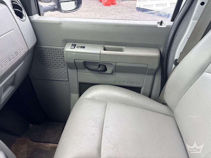 2013-ford-e350-image-15