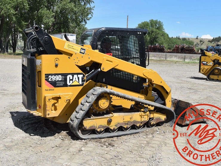 2016-caterpillar-d2-image-12