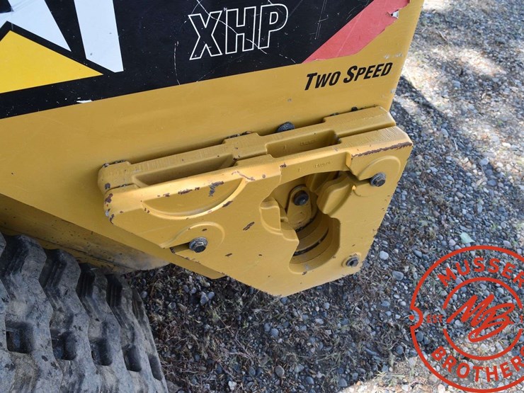 2016-caterpillar-d2-image-35