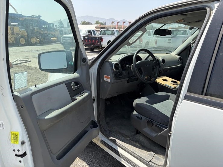 2004-ford-expedition-xlt-image-14