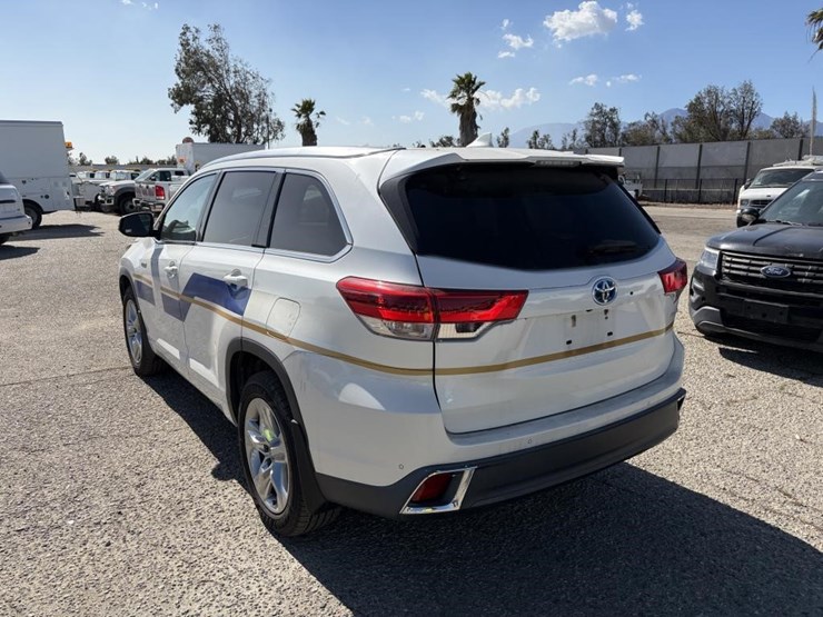 2017-toyota-highlander-image-4